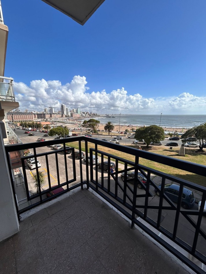 EXCELENTE DEPARTAMENTO DE 3 AMBIENTES CON DEPENDENCIA DE SERVICIO Y COCHERA- ZONA TORREON- VISTA PLENA AL  MAR