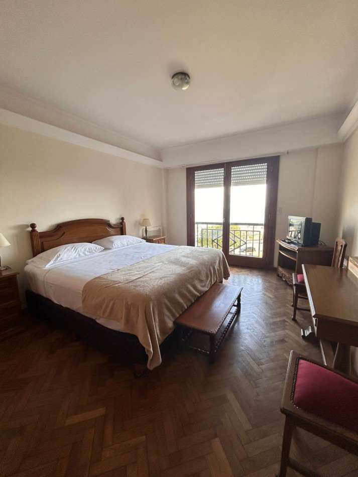 EXCELENTE DEPARTAMENTO DE 3 AMBIENTES CON DEPENDENCIA DE SERVICIO Y COCHERA- ZONA TORREON- VISTA PLENA AL  MAR