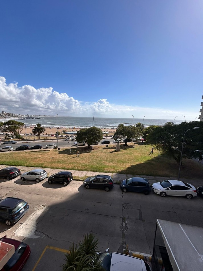 EXCELENTE DEPARTAMENTO DE 3 AMBIENTES CON DEPENDENCIA DE SERVICIO Y COCHERA- ZONA TORREON- VISTA PLENA AL  MAR