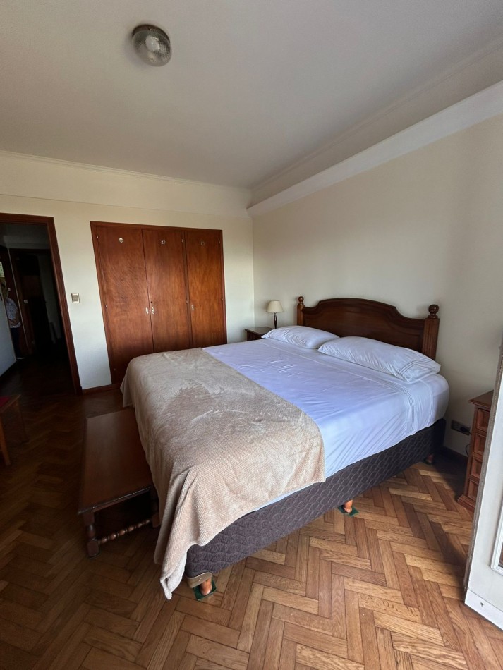 EXCELENTE DEPARTAMENTO DE 3 AMBIENTES CON DEPENDENCIA DE SERVICIO Y COCHERA- ZONA TORREON- VISTA PLENA AL  MAR