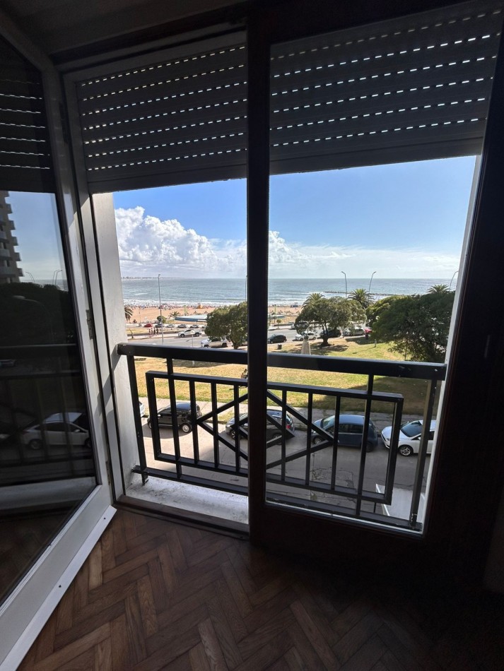 EXCELENTE DEPARTAMENTO DE 3 AMBIENTES CON DEPENDENCIA DE SERVICIO Y COCHERA- ZONA TORREON- VISTA PLENA AL  MAR