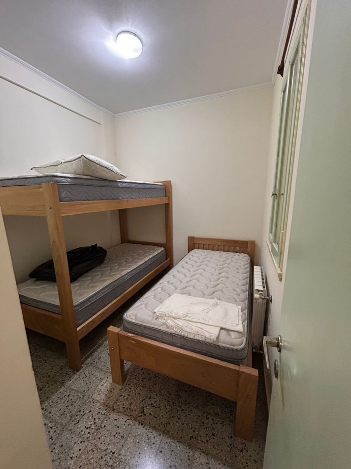 EXCELENTE DEPARTAMENTO DE 3 AMBIENTES CON DEPENDENCIA DE SERVICIO Y COCHERA- ZONA TORREON- VISTA PLENA AL  MAR