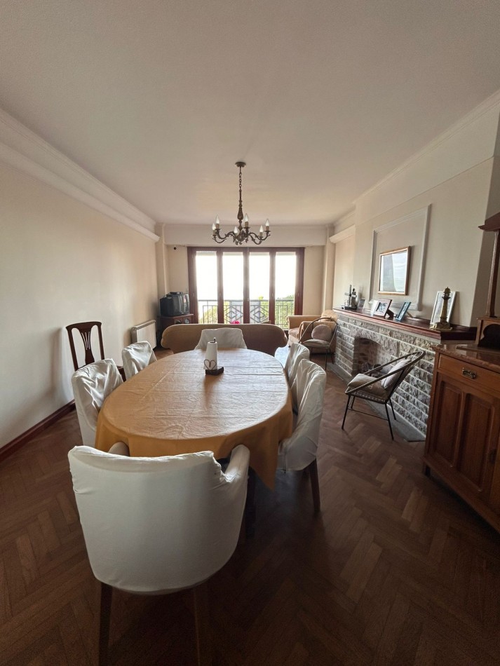 EXCELENTE DEPARTAMENTO DE 3 AMBIENTES CON DEPENDENCIA DE SERVICIO Y COCHERA- ZONA TORREON- VISTA PLENA AL  MAR