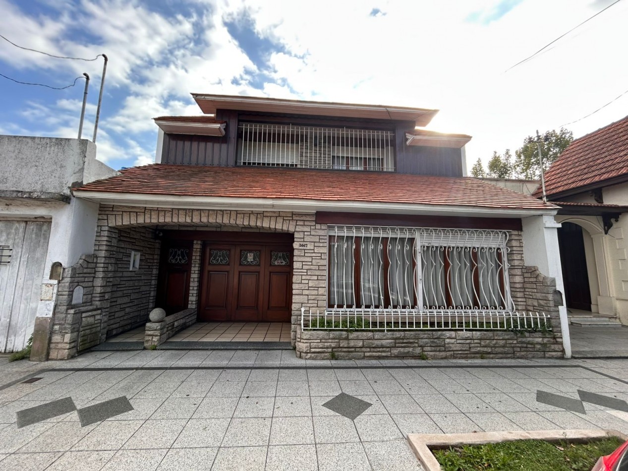 VENTA CHALET DE 5 AMBIENTES EN 9 DE JULIO Y TOMAS GUIDO 
