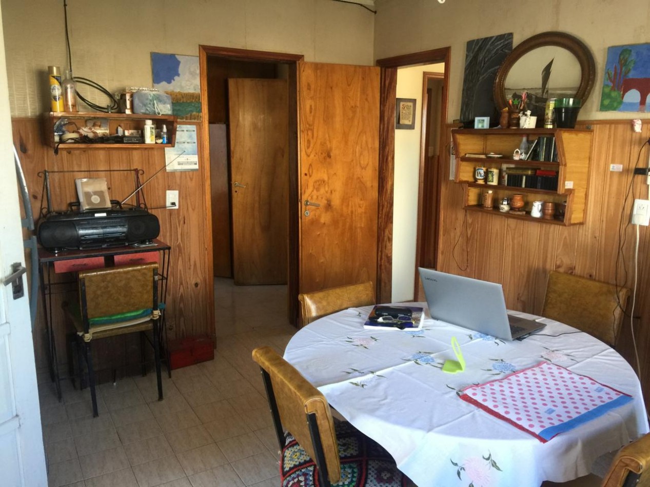 EXCELENTE CHALET A LA VENTA 3 AMBIENTES- MAS UN QUINCHO DE 60 METROS- FRUTALES- ESCUCHA OFERTA!!! PERMUTA POR MENOR VALOR