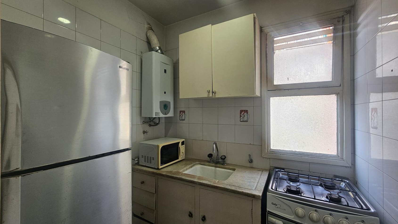 EXCELENTE CHALET A LA VENTA 3 AMBIENTES- MAS UN QUINCHO DE 60 METROS- FRUTALES- ESCUCHA OFERTA!!! PERMUTA POR MENOR VALOR