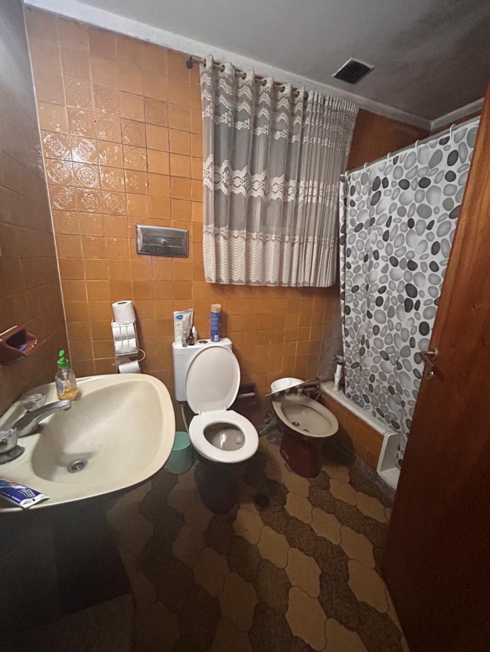 VENTA CHALET DE 3 AMBIENTES EN CASTELLI Y ESPAÑA 