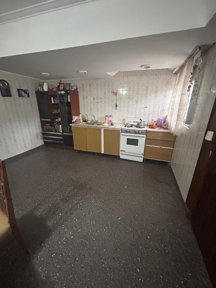 VENTA CHALET DE 3 AMBIENTES EN CASTELLI Y ESPAÑA 