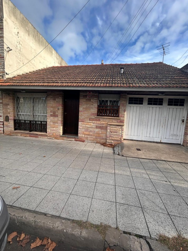 VENTA CHALET DE 3 AMBIENTES EN CASTELLI Y ESPAÑA 