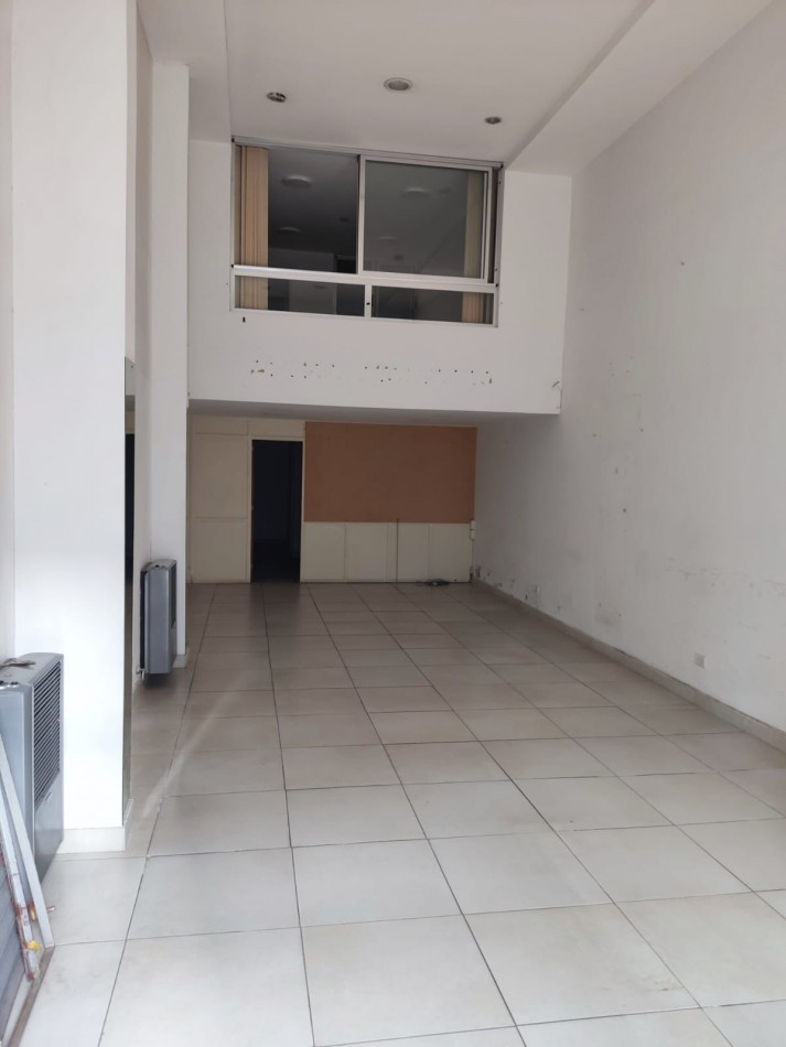 VENTA LOCAL DE 100 METROS EN SALTA Y 9 DE JULIO