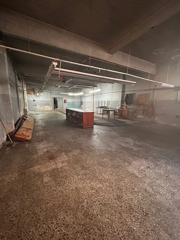 ALQUILER GALPON DE 570 METROS EN INDEPENDENCIA Y ALMAFUERTE 