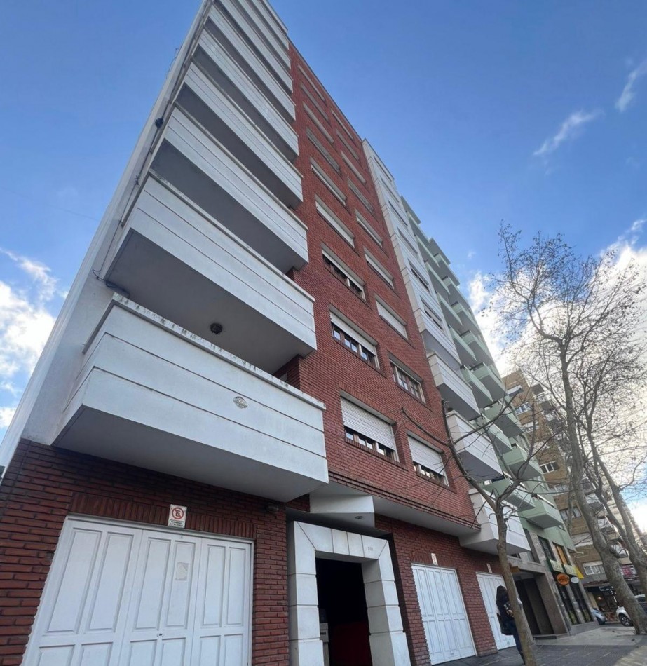  VENTA DEPARTAMENTO DE 4 AMBIENTES - SEMIPISO CON BALCON Y DEPENDENCIA A METROS DE PLAZA MITRE