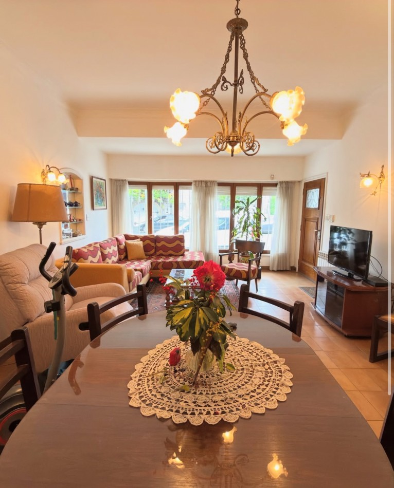 VENTA CHALET DE 5 AMBIENTES EN 9 DE JULIO Y TOMAS GUIDO 