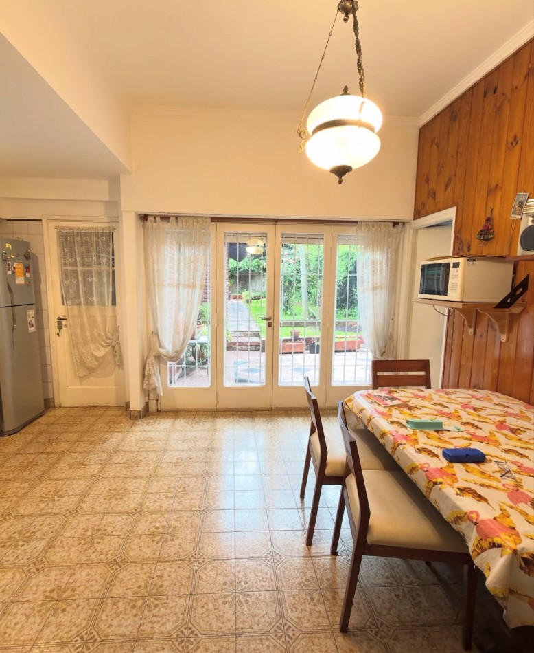 VENTA CHALET DE 5 AMBIENTES EN 9 DE JULIO Y TOMAS GUIDO 