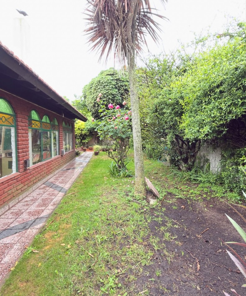 VENTA CHALET DE 5 AMBIENTES EN 9 DE JULIO Y TOMAS GUIDO 