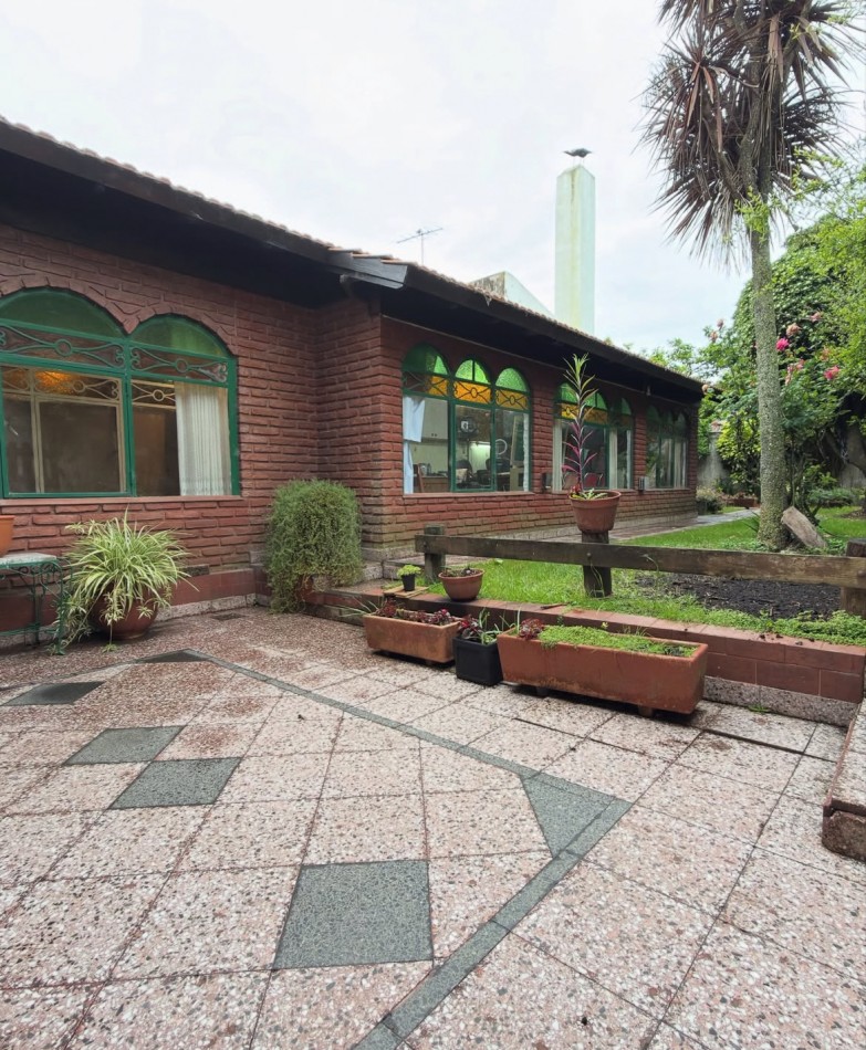 VENTA CHALET DE 5 AMBIENTES EN 9 DE JULIO Y TOMAS GUIDO 