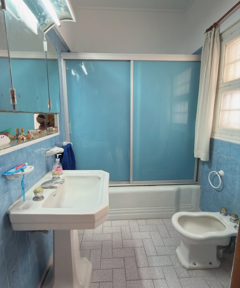 VENTA CHALET DE 5 AMBIENTES EN 9 DE JULIO Y TOMAS GUIDO 