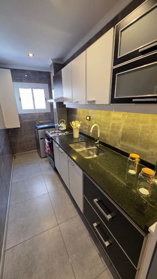 VENDO EXCELENTE 3 AMBIENTES. PLAZA MITRE- CON COCHERA