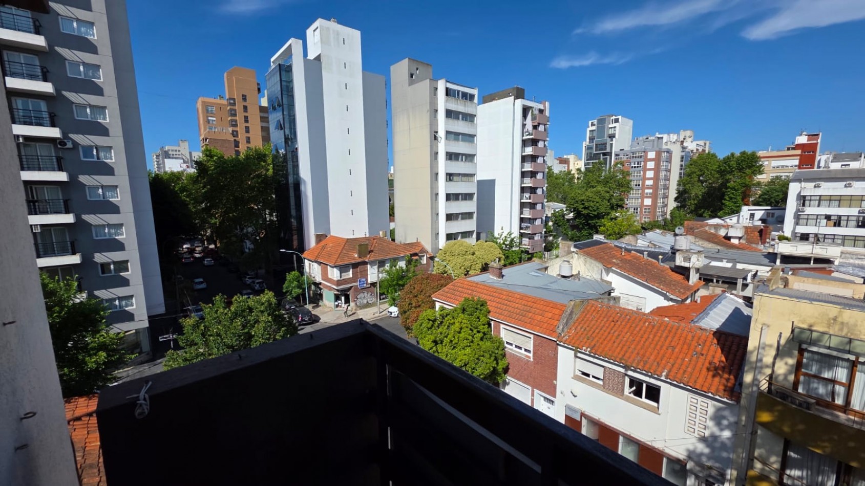 VENDO EXCELENTE 3 AMBIENTES. PLAZA MITRE- CON COCHERA