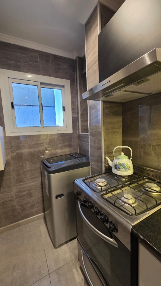 VENDO EXCELENTE 3 AMBIENTES. PLAZA MITRE- CON COCHERA