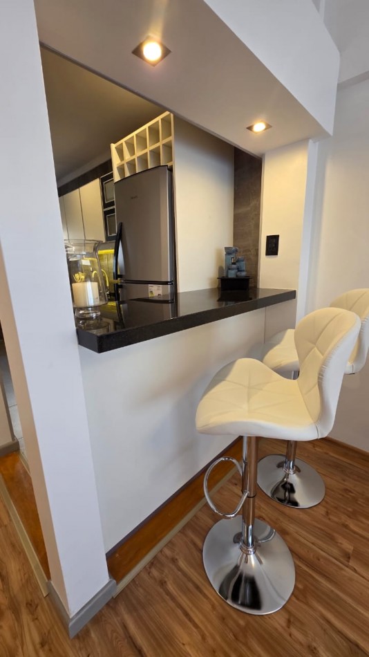 VENDO EXCELENTE 3 AMBIENTES. PLAZA MITRE- CON COCHERA