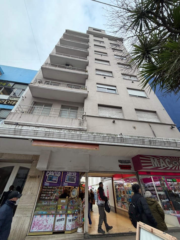 VENTA DEPARTAMENTO DE 4 AMBIENTES EN LURO Y SALTA 
