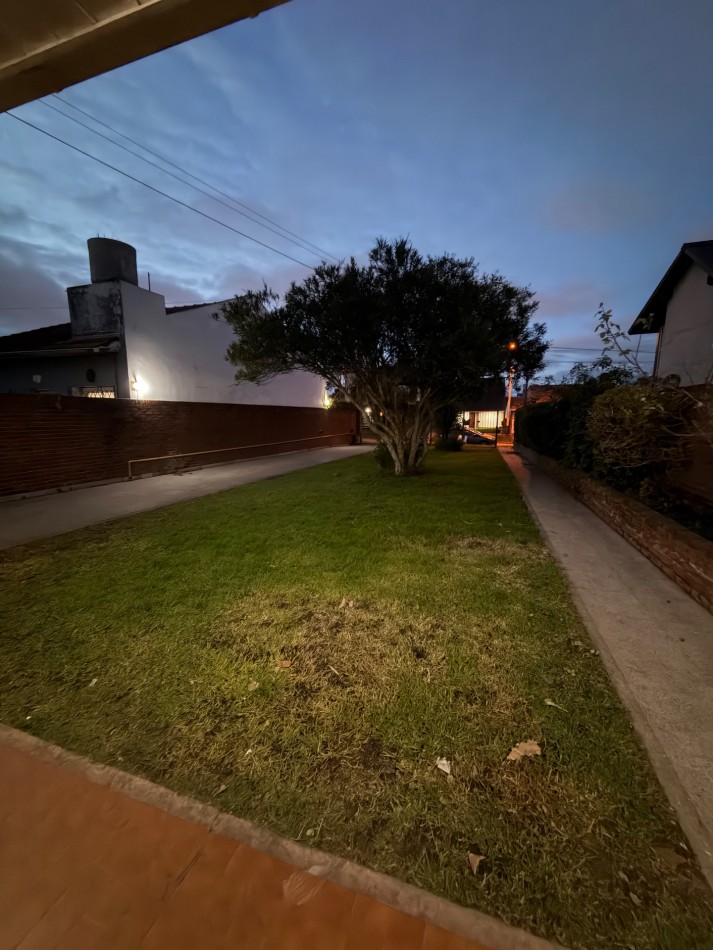 VENTA CASA DE 3 AMBIENTES EN NAPOLES AL 6600