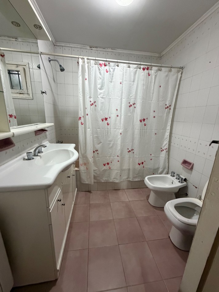 VENTA CASA DE 3 AMBIENTES EN NAPOLES AL 6600