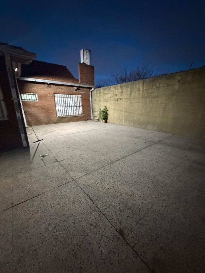 VENTA CASA DE 3 AMBIENTES EN NAPOLES AL 6600