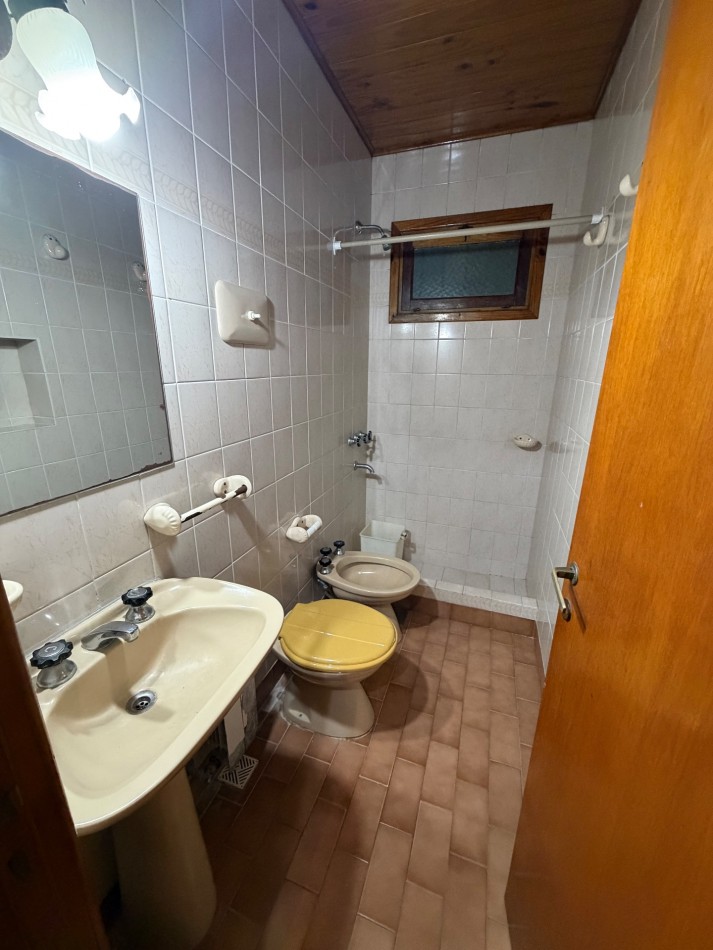 VENTA CASA DE 3 AMBIENTES EN NAPOLES AL 6600