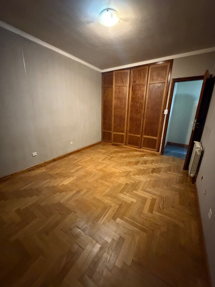 VENTA CASA DE 3 AMBIENTES EN NAPOLES AL 6600