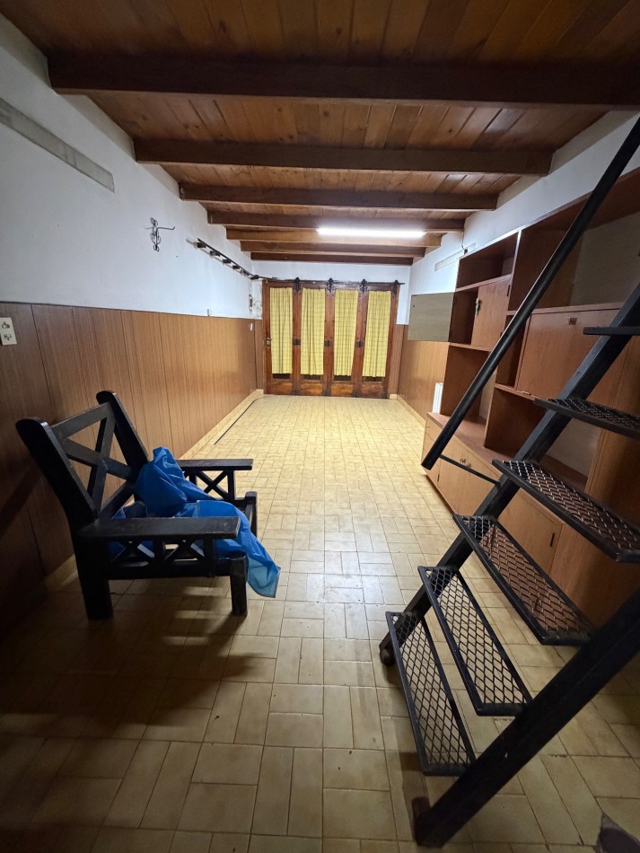VENTA CASA DE 3 AMBIENTES EN NAPOLES AL 6600