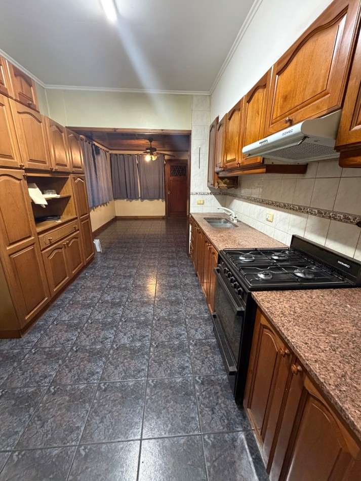 VENTA CASA DE 3 AMBIENTES EN NAPOLES AL 6600