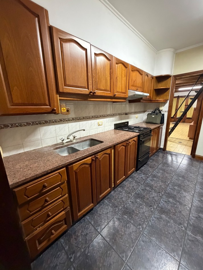 VENTA CASA DE 3 AMBIENTES EN NAPOLES AL 6600