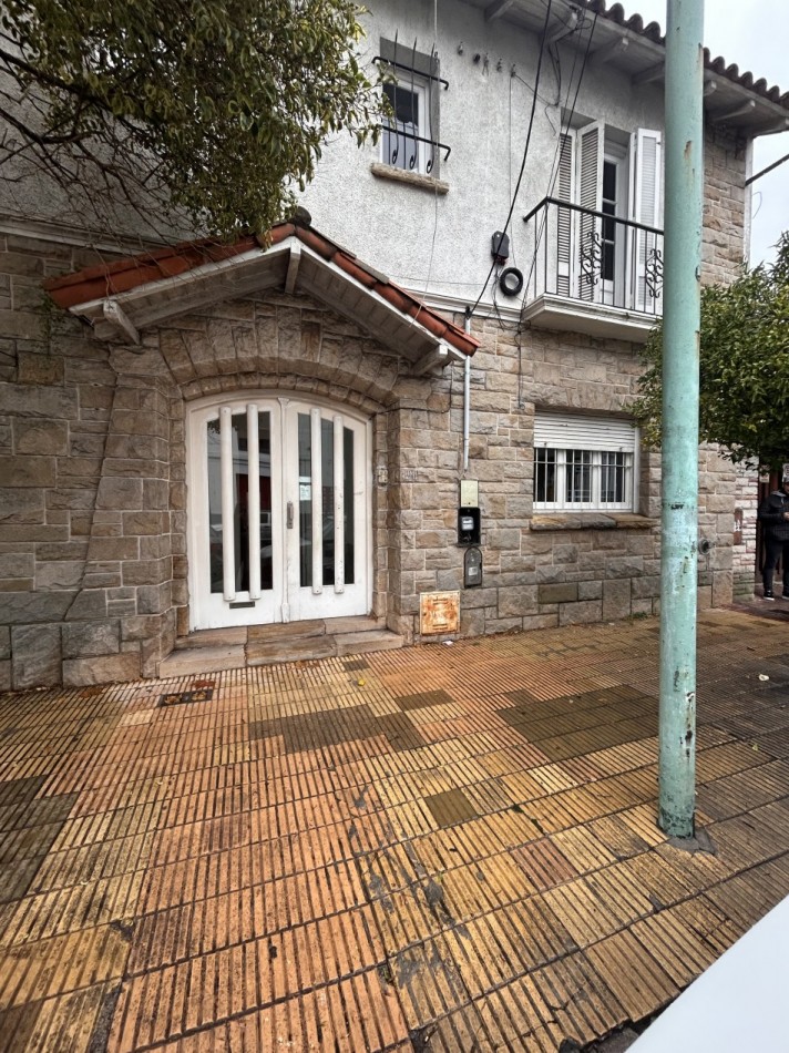 Venta PH de 2 ambientes en Funes y 25 de Mayo 