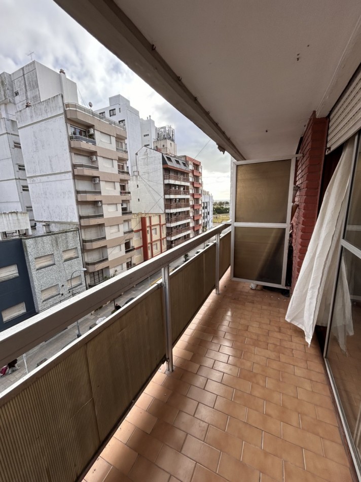 Venta departamento de 2 ambientes con cochera en La Rioja y Balcarce  