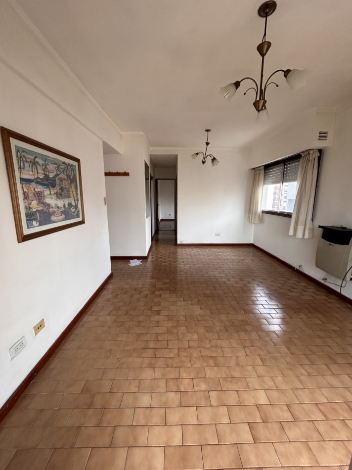 Venta departamento de 2 ambientes con cochera en La Rioja y Balcarce  