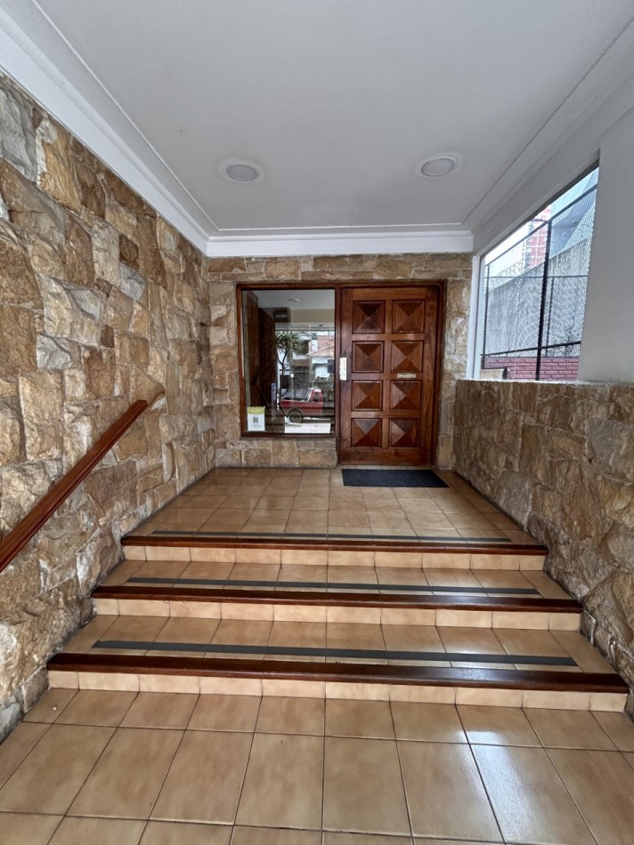 Venta departamento de 2 ambientes con cochera en La Rioja y Balcarce  