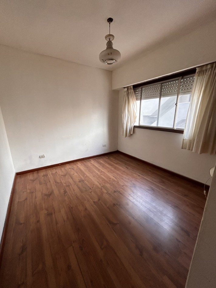 Venta departamento de 2 ambientes con cochera en La Rioja y Balcarce  