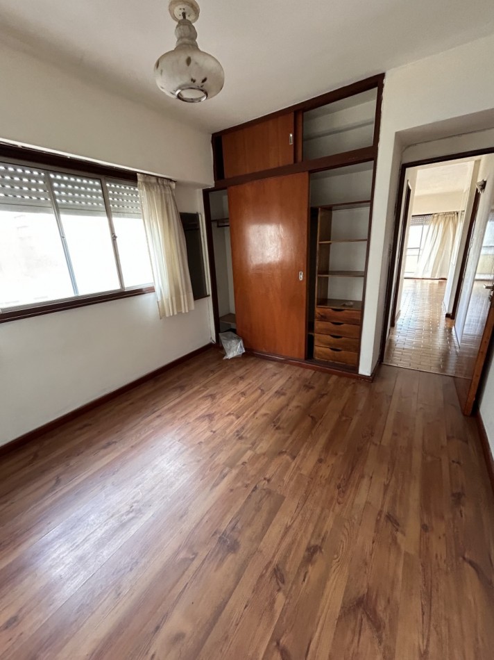 Venta departamento de 2 ambientes con cochera en La Rioja y Balcarce  