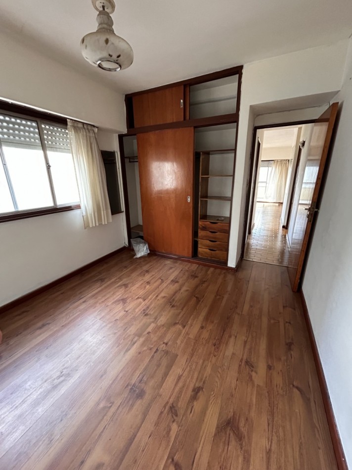 Venta departamento de 2 ambientes con cochera en La Rioja y Balcarce  