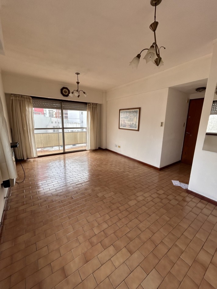 Venta departamento de 2 ambientes con cochera en La Rioja y Balcarce  
