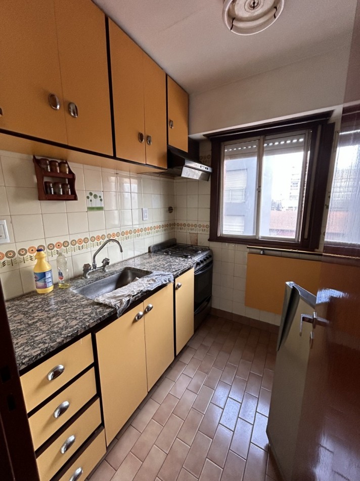 Venta departamento de 2 ambientes con cochera en La Rioja y Balcarce  