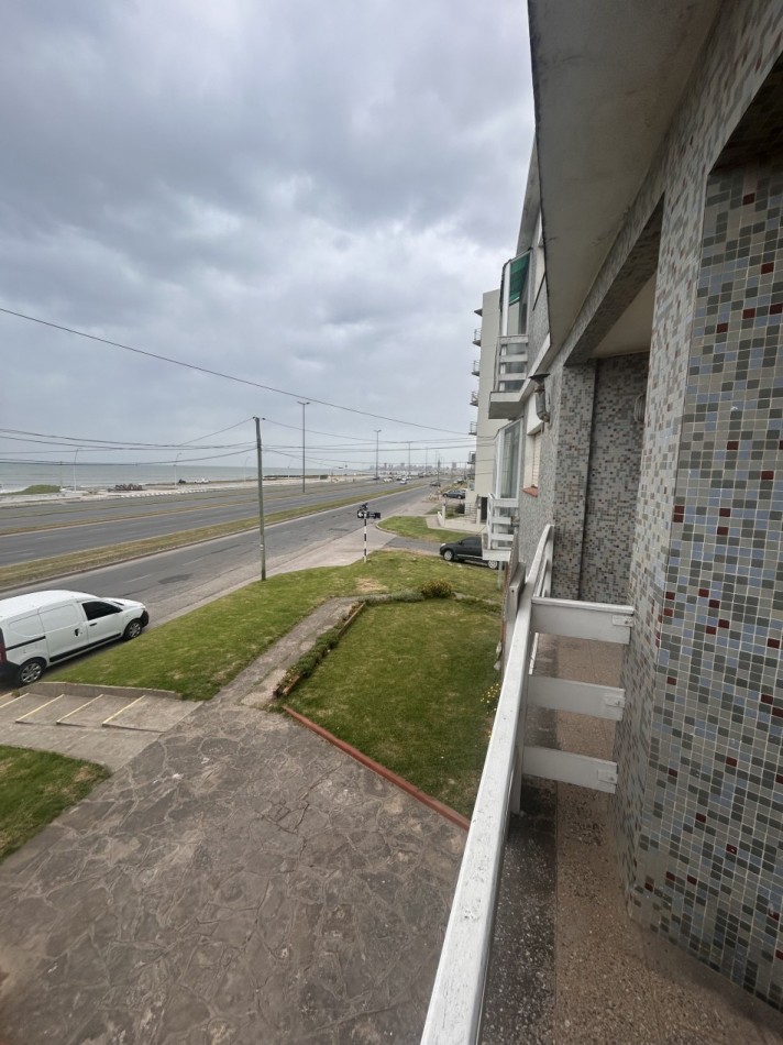 Venta departamento de 2 ambientes con vista al mar y cochera en Felix U Camet esquina Aguirre
