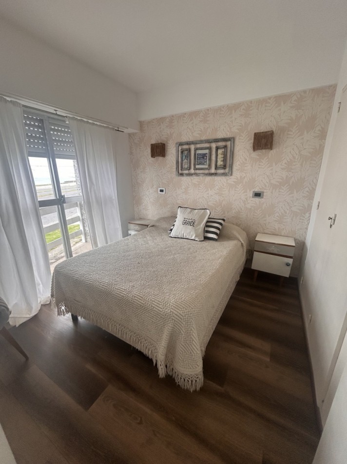 Venta departamento de 2 ambientes con vista al mar y cochera en Felix U Camet esquina Aguirre