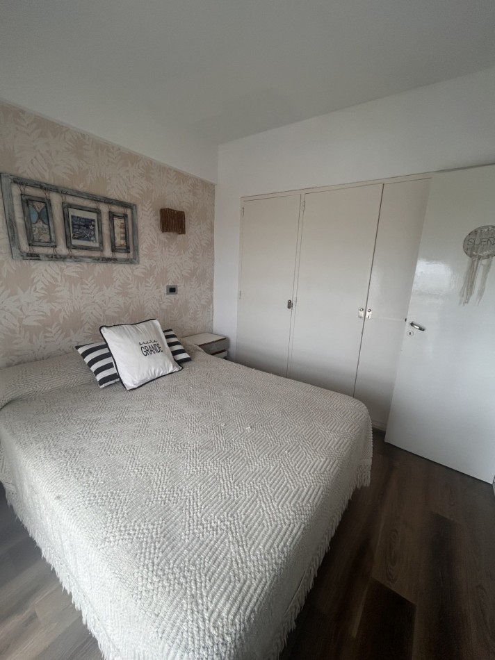 Venta departamento de 2 ambientes con vista al mar y cochera en Felix U Camet esquina Aguirre