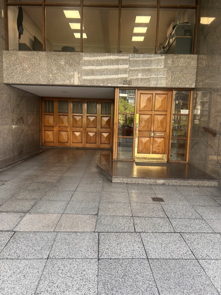 VENTA DEPARTAMENTO DE 3 AMBIENTES A LA CALLE - DIAGONAL ALBERDI Y SANTIAGO DEL ESTERO- CON COCHERA MUY COMODA- 