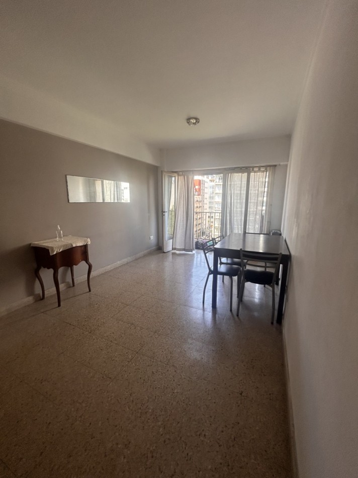 VENTA DEPARTAMENTO DE 3 AMBIENTES A LA CALLE - DIAGONAL ALBERDI Y SANTIAGO DEL ESTERO- CON COCHERA MUY COMODA- 