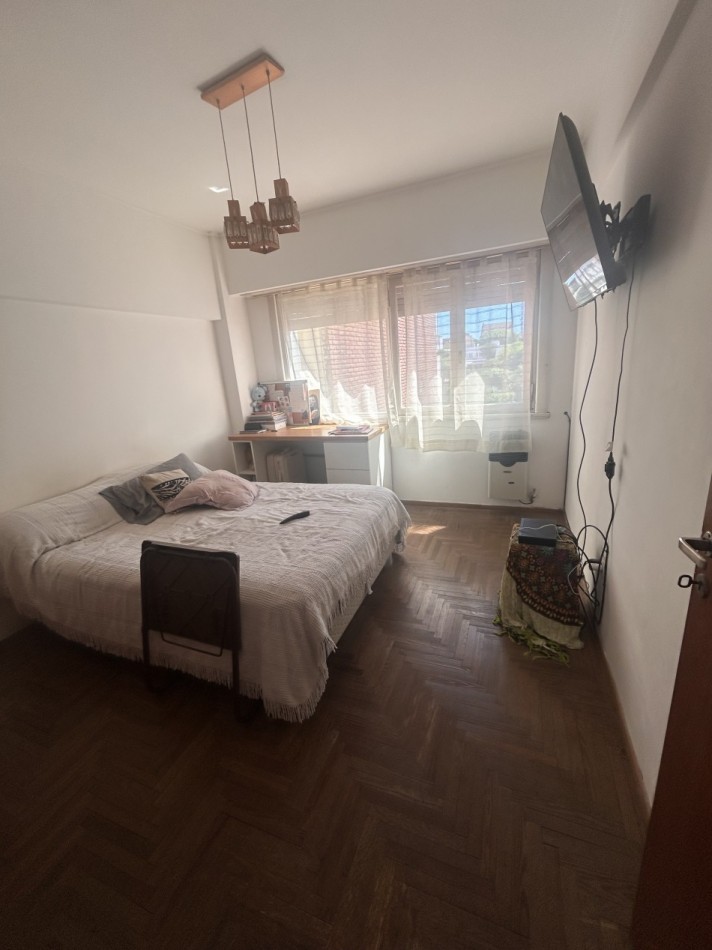 VENTA DEPARTAMENTO DE 3 AMBIENTES A LA CALLE - DIAGONAL ALBERDI Y SANTIAGO DEL ESTERO- CON COCHERA MUY COMODA- 