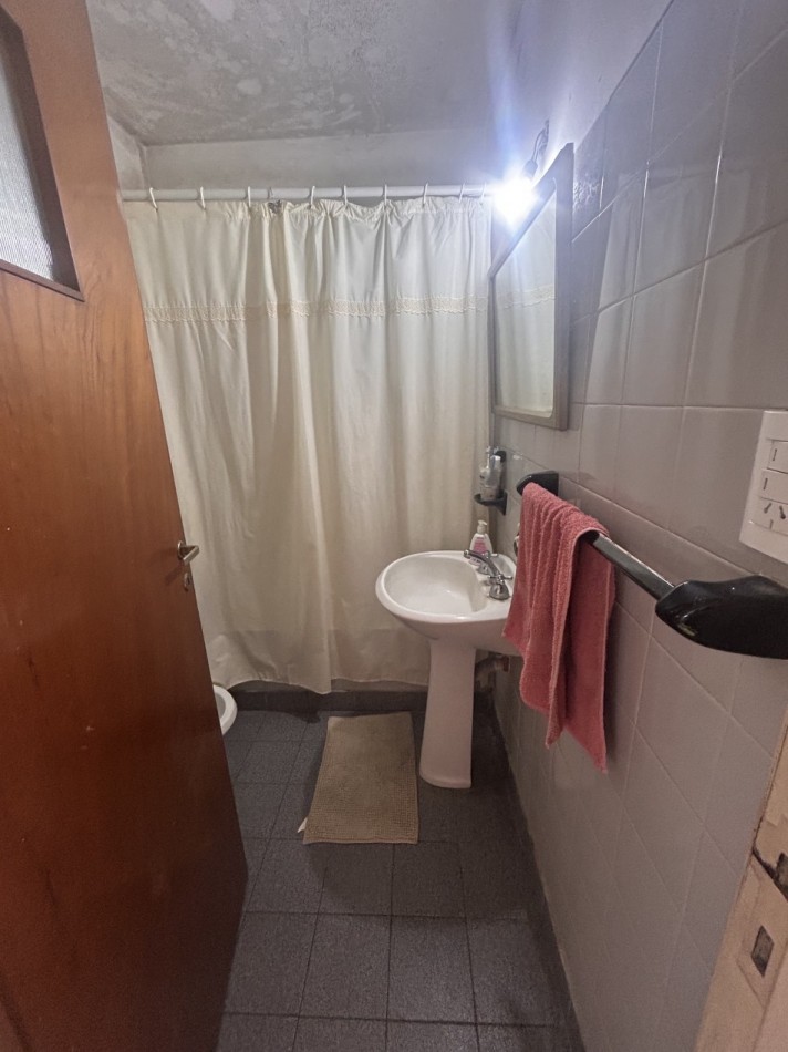 VENTA DEPARTAMENTO DE 3 AMBIENTES A LA CALLE - DIAGONAL ALBERDI Y SANTIAGO DEL ESTERO- CON COCHERA MUY COMODA- 